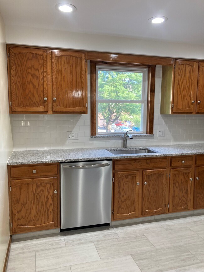 30 Mansfield Dr Unit 905, Northford, CT 06472