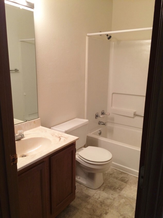 Trails West Apartments 121 Westmount Dr, Farmington, MO