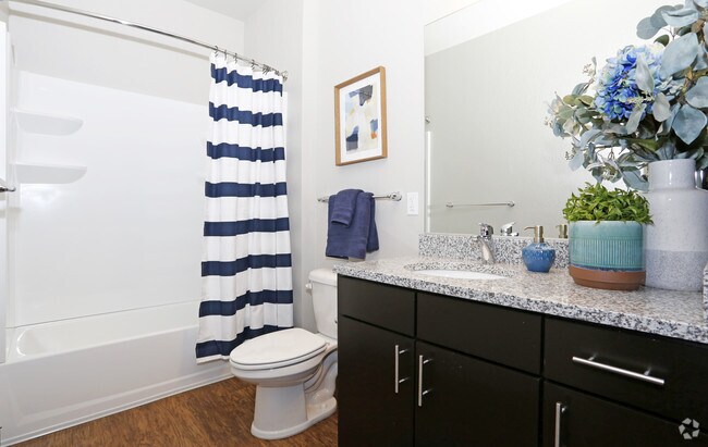 2BR,2BA,1088SF - Grand Courtyard