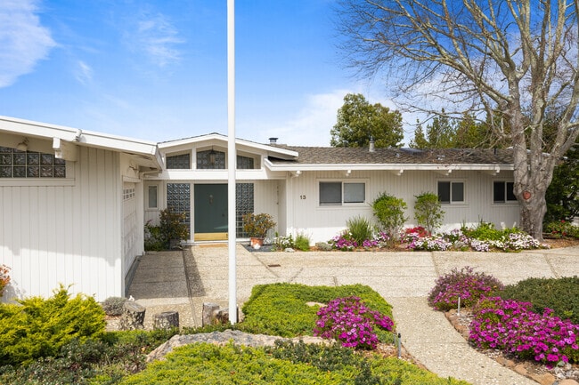 20th-century homes in Orinda reflect a blend of charm and history.