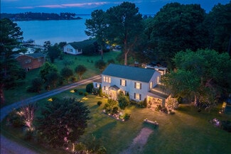 82 Sturgeon St, Deltaville, VA 23043