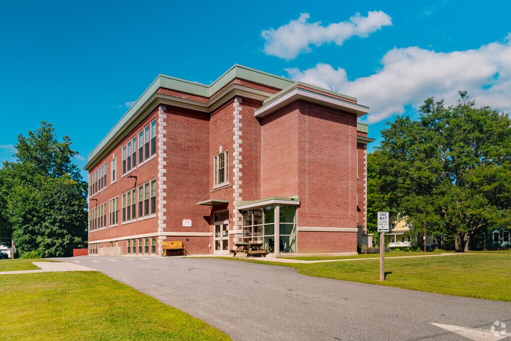 Wilder School has an extensive academic program for students.