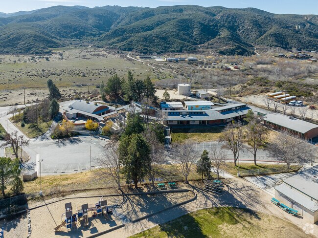 Hughes-Elizabeth Lakes Union Elementary has an 18:1 student-teacher ratio.