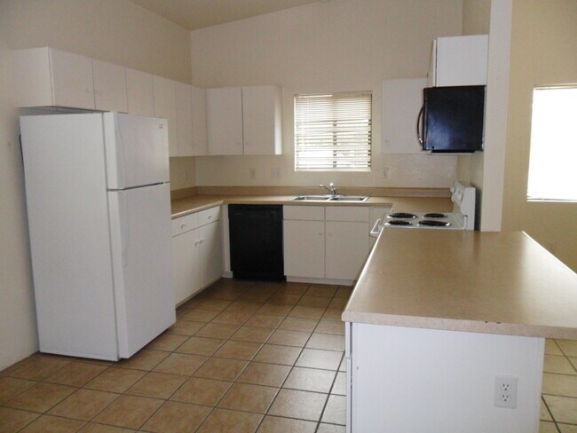 1328 E Lee St unit 1328 Lee St 2, Tucson, AZ 85719 - photo 4