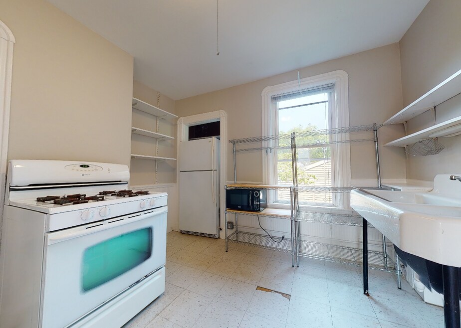 568 Green St unit 3, Cambridge, MA 02139 - photo 1