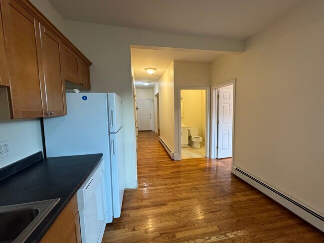 43 Florence St unit 3, Somerville, MA 02145 - photo 3