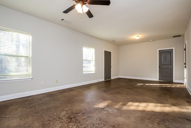 333 Castle Top Ln SE, Lawrenceville, GA 30045 - photo 4