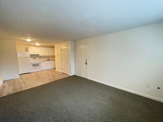 181 Loudon Rd unit 201, Concord, NH 03301 - photo 4