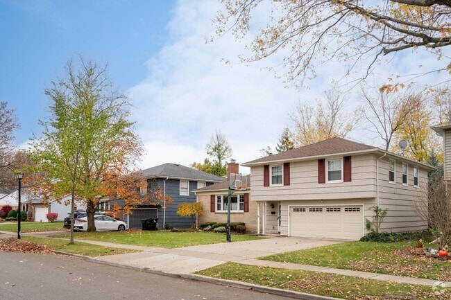 Most homes in T Edison School have two stories.