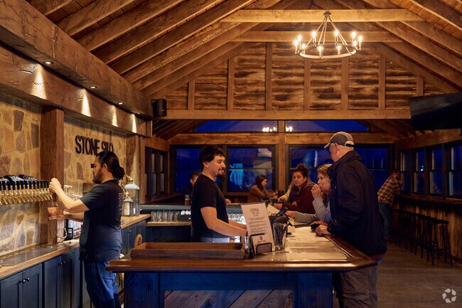 The Stone Silo Brewery in Damscus offers a place with warm atmosphere and friendly faces.