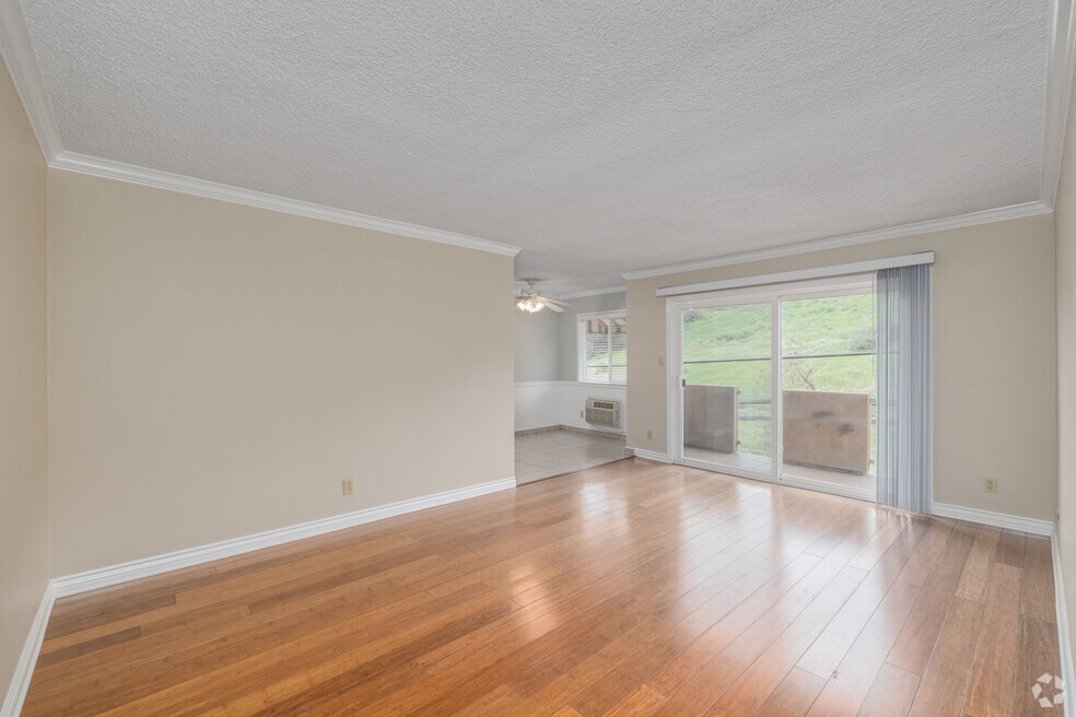 About 4315 Don Tomaso Dr, Los Angeles, CA 90008 - photo 1