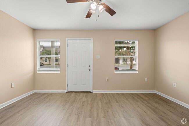 2BR, 1.5 - 960SF Townhouse