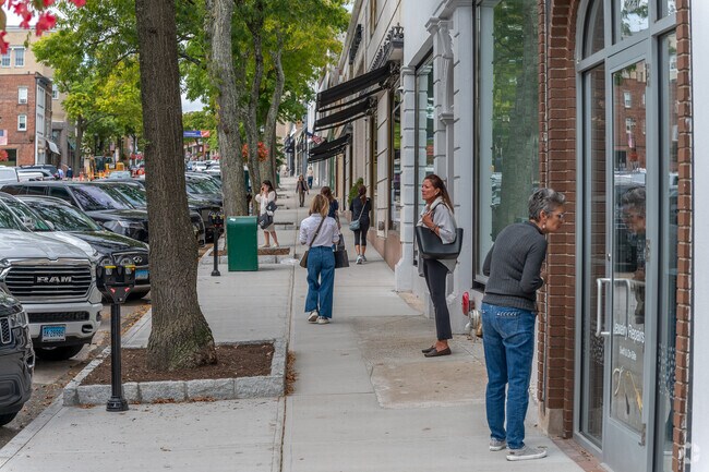 Pemberwick residents have additional shipping and dining options on Greenwich Avenue.