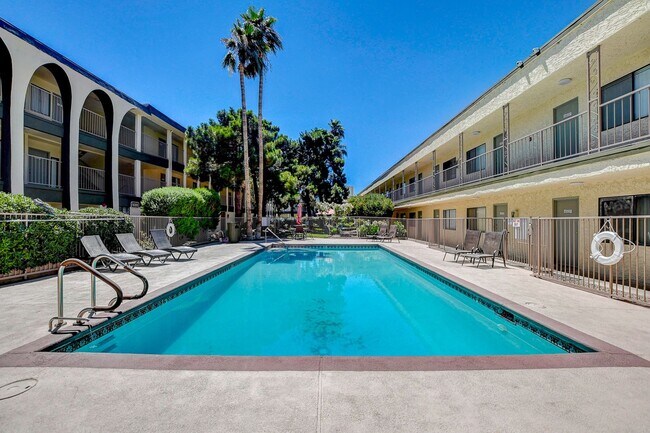 Paradise Royale | Apartments For Rent in Las Vegas, NV