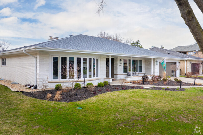 Large ranch homes with spacious yards are well represented in Edgebrook.