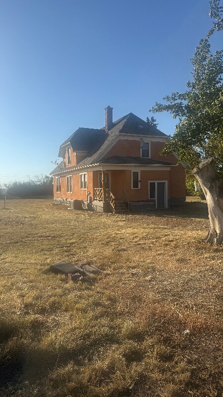 5921 Road 1011 Rd, Bainville, MT 59212