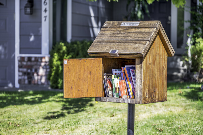 You will find this Little Free Library in Foothill Junction.