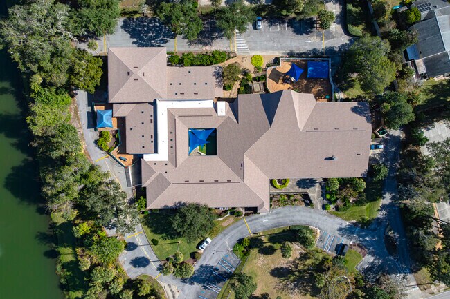 Temple Beth-El is centrally located on a main thoroughfare.