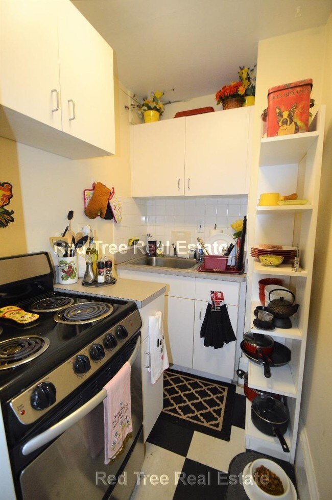 1748 Beacon St unit 4, Brookline, MA 02445 - photo 3