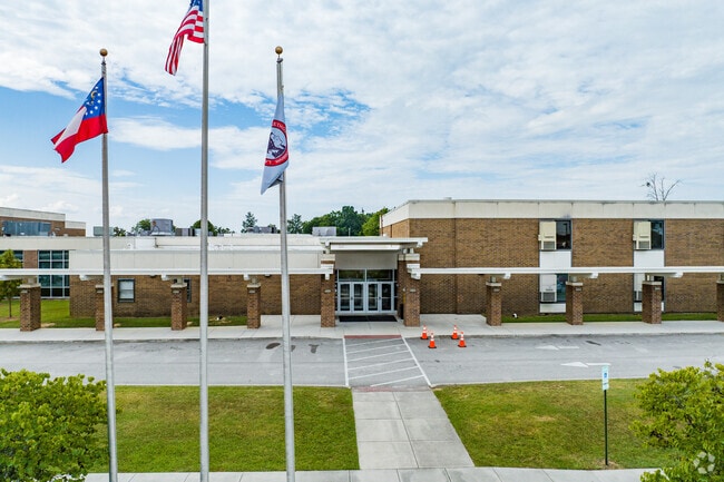 Test scores at Lakeview-Fort Oglethorpe High School are above average.