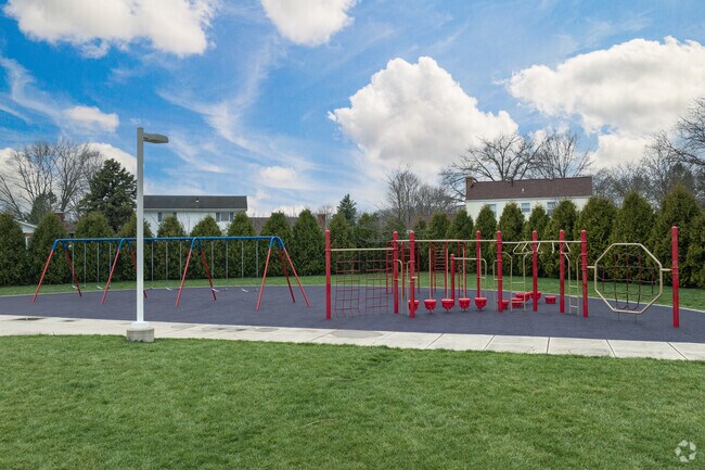 According to Niche, Washington Primary School has an overall rating of C+.