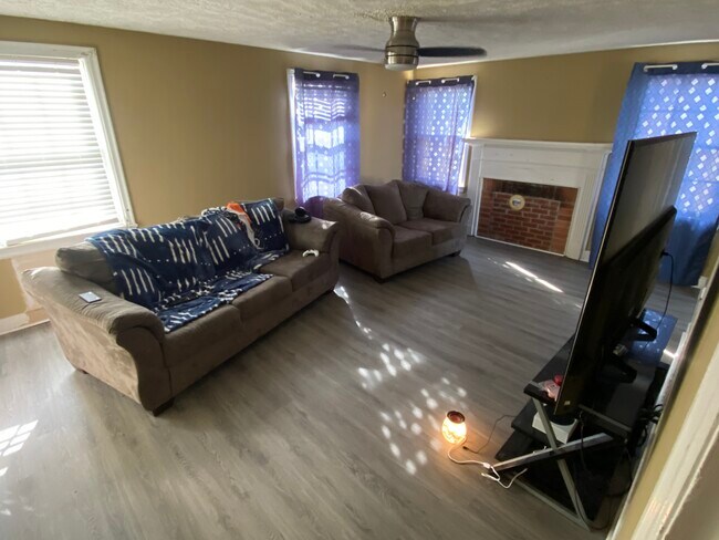 103 Lucas Dr unit A, Blacksburg, VA 24060 - photo 3