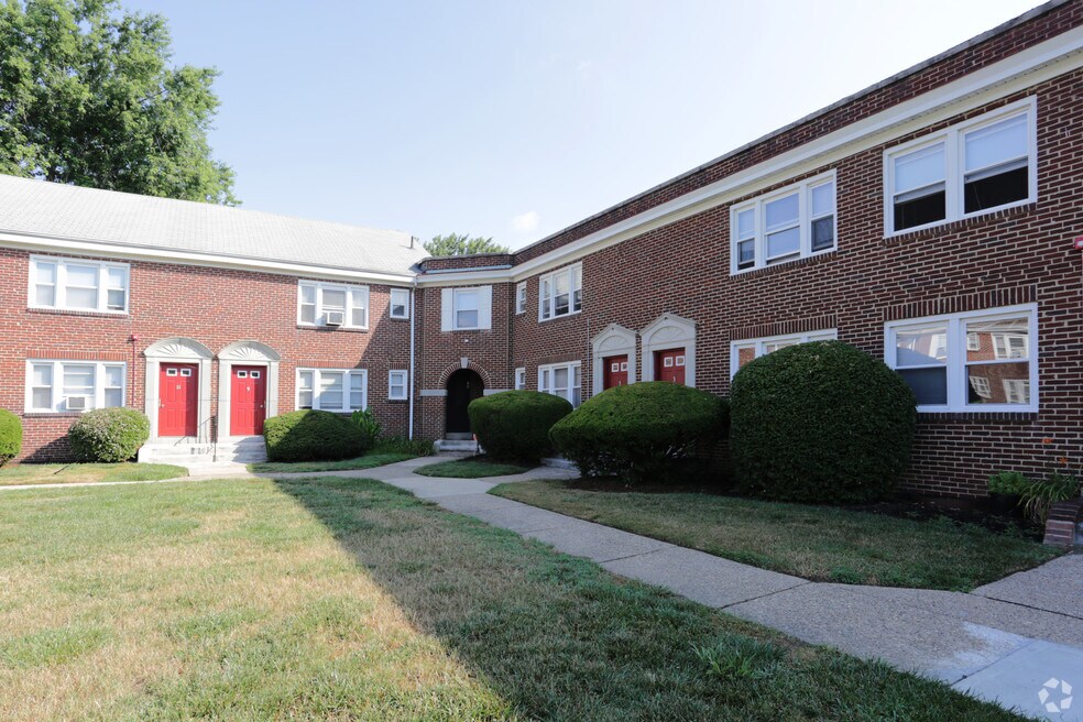 Oakland Gardens 2 W Oakland Ave, Oaklyn, NJ