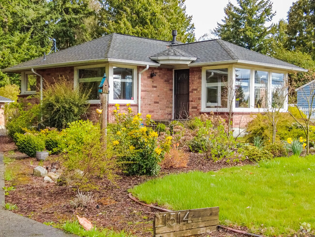 Mid Century Modern homes can be found the Seahurst neighborhood.