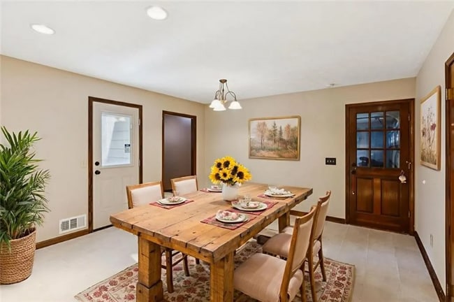 1616 Maple Ridge Dr, Suwanee, GA 30024 - photo 7