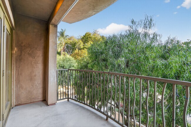 8541 Alcott St unit 2nd floor, Los Angeles, CA 90035 - photo 6