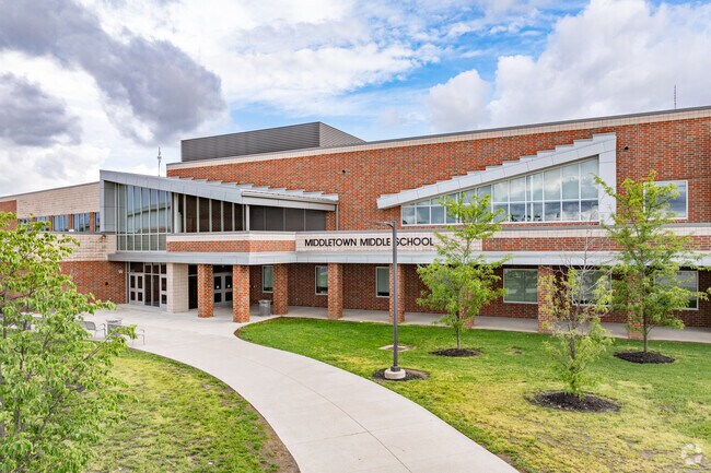 Middletown Middle School earned an overall grade of C- from Niche.