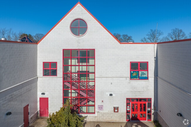 Find Helen Street School at 285 Helen St, Hamden, CT 06514.