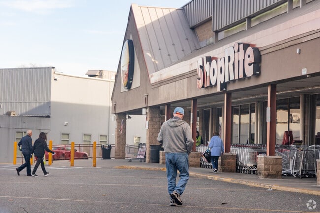 ShopRite on Nesconset Highway serves Hauppauge with everyday groceries.