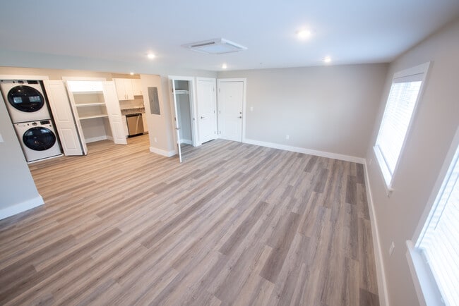 Landings at Aquidneck Crossing, Middletown, RI 02842 - photo 3