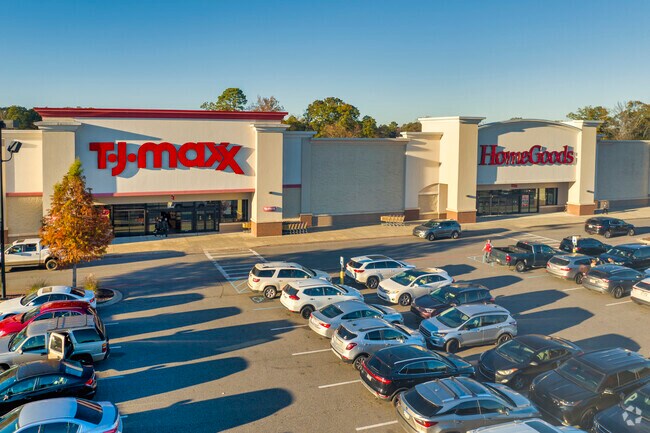 TJ Maxx and Homegoods are just two of the great home goods retailers local to the Salem area.