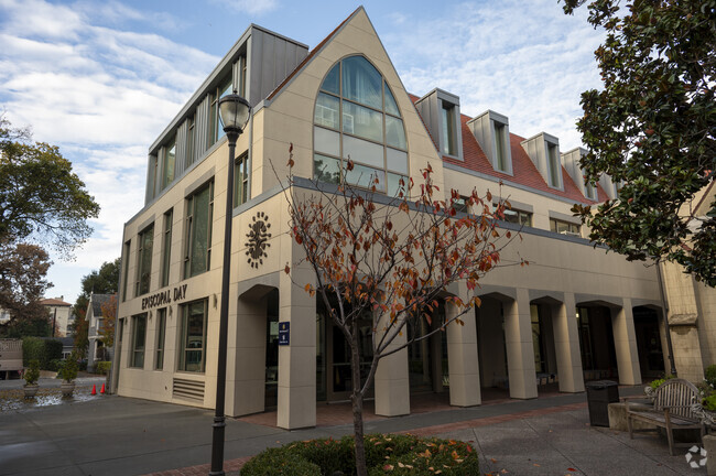 Episcopal Day School of St. Matthew is dedicated to the higher education of its students.