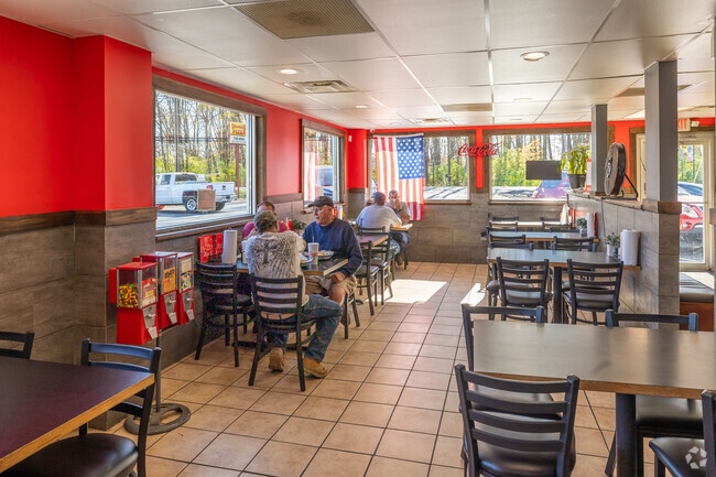 Grammas Pizza in Owensville offers a spacious, welcoming environment for families and friends.