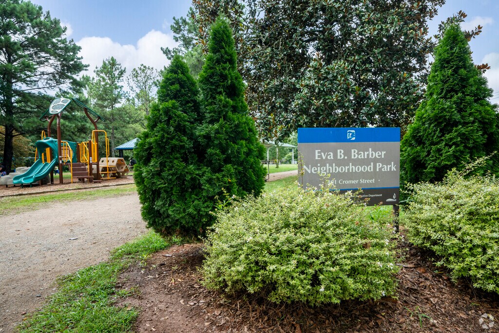 About ThomasboroHoskins Schools, Demographics, Things to Do