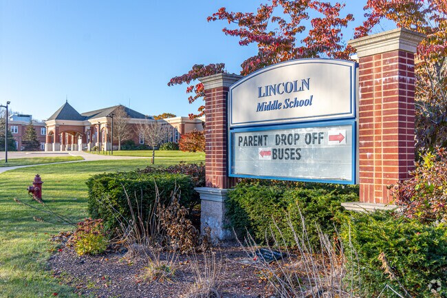 Lincoln Middle School is a Public School in Central Lincoln, Lincoln, RI.