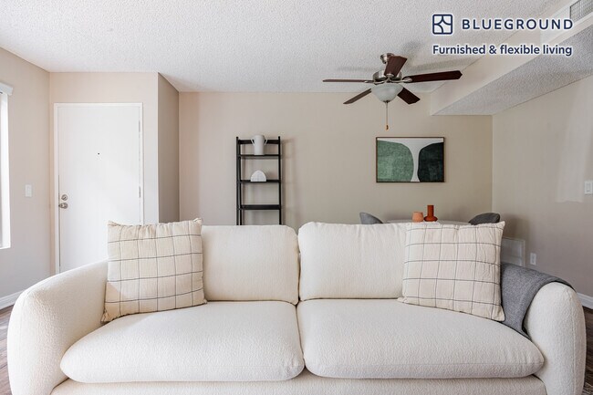 611 N Howard St unit FL1-ID1319, Glendale, CA 91206 - photo 2