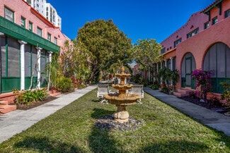 1637 Oak St, Sarasota, FL 34236