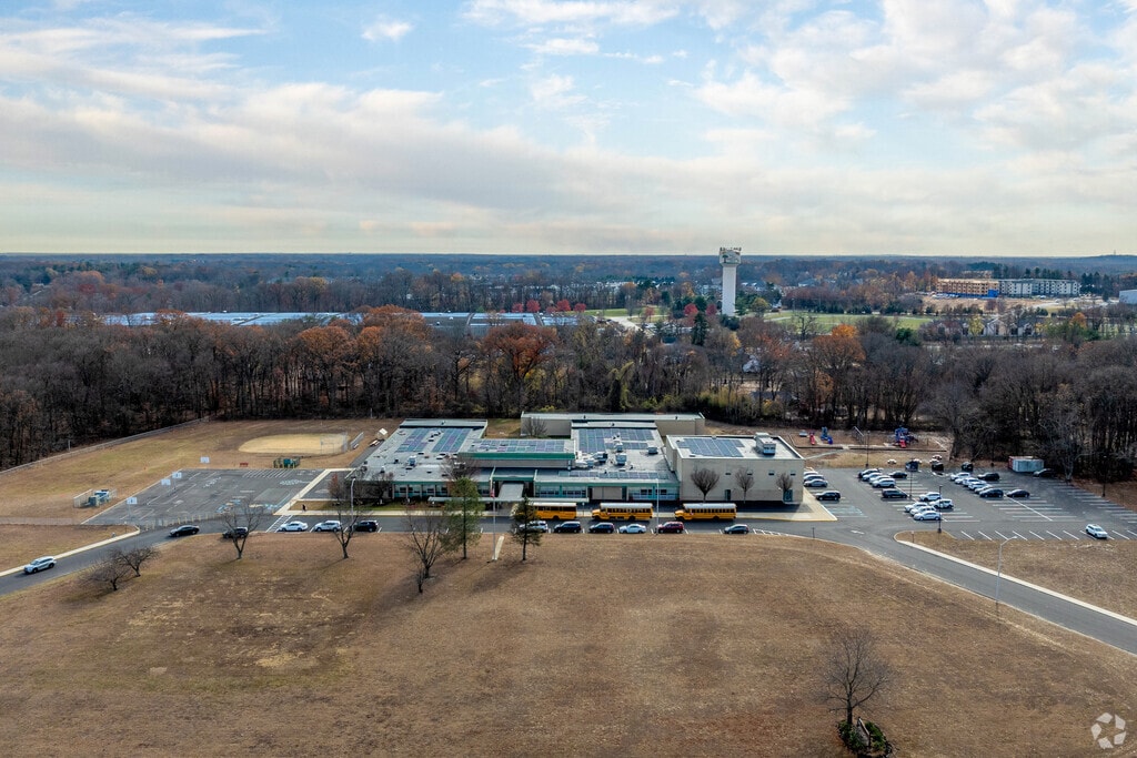 Fleetwood Elementary School has scored an overall B rating from Niche.