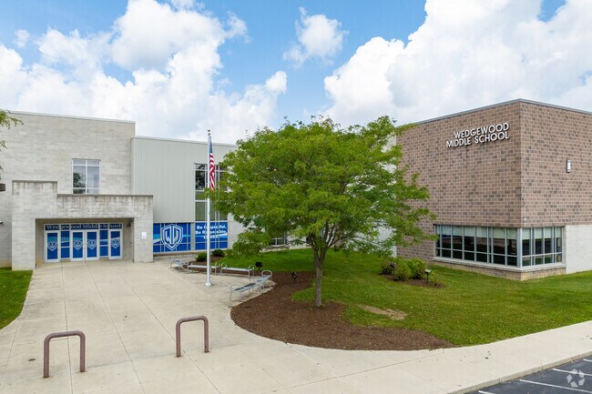 Wedgwood Middle School is a public school located in the Holly Hill neighborhood.