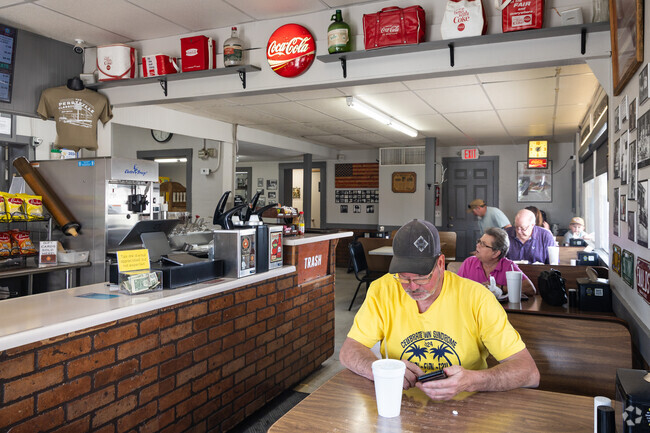 Expect mouthwatering ribs and a hometown feel at Ewald's Bar-B-Q in Perryville, MO.