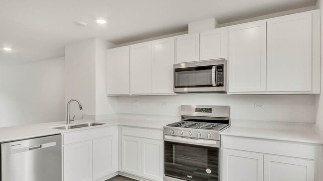 435 Lakeshore Ct, St. Charles, IL 60174 - photo 4