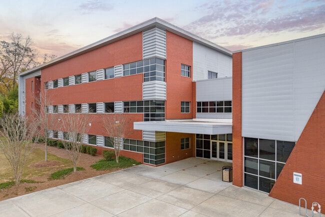 Sylvan Hills Middle School scores a C- Niche and a 5 GreatSchools.