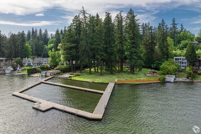 Blue Heron residents benefit from access to Lake Grove Swim Park in Bryant, offering seasonal swimming and family-friendly recreation near Oswego Lake.