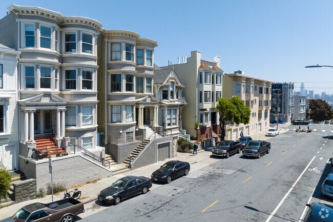 Homes in North Park are mostly Victorian or Edwardian era townhouses and apartment buildings.