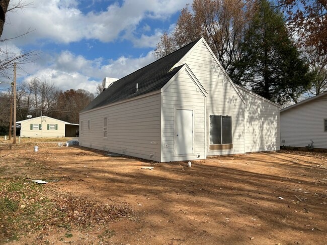 1506 W Meadowmere St, Springfield, MO 65807 - photo 2