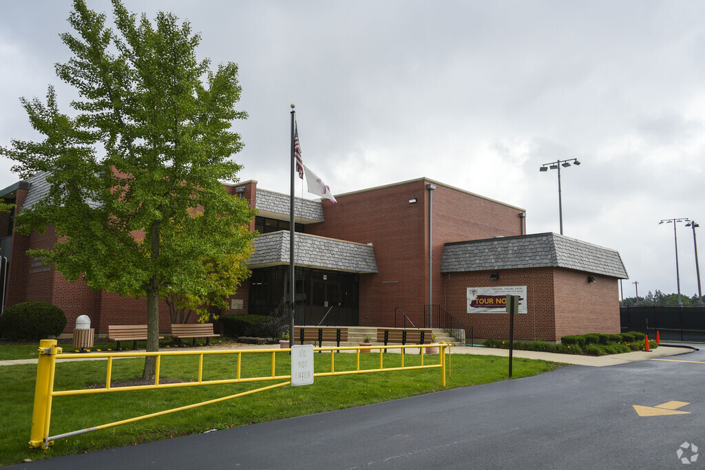 St Andrews Lutheran School provides private eduaction in the neighborhood of 
Park Ridge